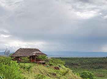 Sleeping Warrior Lodge: Am Hang des Mawe Mbili Sleeping Warrior Lodge: Am Hang des Mawe Mbili