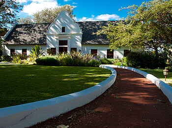 The Manor at Ngorongoro: Pfad zum Hauptgebäude