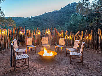 Inzolo Exclusive Game Lodge: Boma mit Stuhlkreis