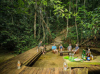 Ngaga Camp: das "Riverdeck" im Ngaga Bach