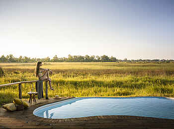 Sanctuary Stanley's Camp: Swimmingpool mit Blick über die Savannenlandschaft