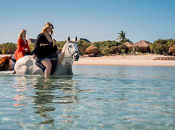 Azura Benguerra Island Retreat: Mit dem Pferd