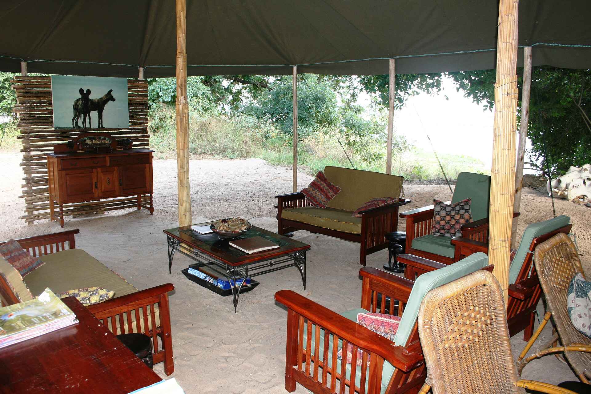 Canoe Safari, Goliath Safaris, Goliath Tented Camp, Kanu-Safari, Mana Pools National Park, Sambesi, Samebsi-Tal, Stretch Ferreira, Zambezi, Hauptzelt, Lounge, Afrikarma, Afrikarma Safaris, Afrikarma Safaris - Wildnis. Hautnah., Afrikarma.de