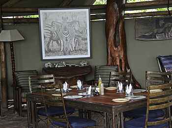 Kujwana Camp: Esstisch im Speisezelt