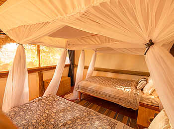 Laikipia Wilderness River Camp: Twin Betten Laikipia Wilderness River Camp: Twin Betten