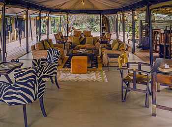 Soroi Mara Bush Camp: Lounge mit umlaufender Terrasse