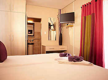 Villa Violet: Blick zum Bad im Zimmer 3