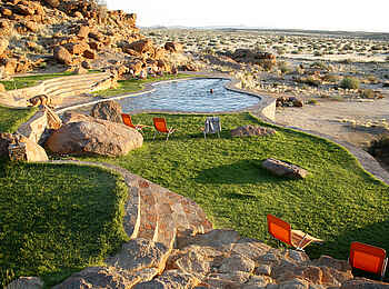 Canyon Lodge: Terrasse mit Swimmingpool