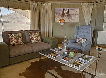 Desert Hills Glamping: Loungebereich Desert Hills Glamping: Loungebereich