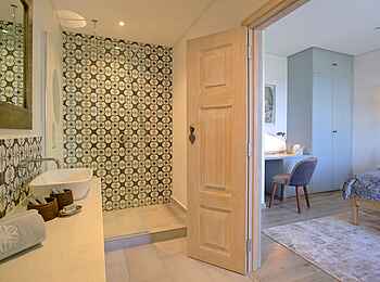 Latitude 0: Gästebad - Duschkabine Latitude 0: Gästebad - Duschkabine