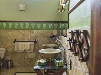 Hatari Lodge: Badezimmer