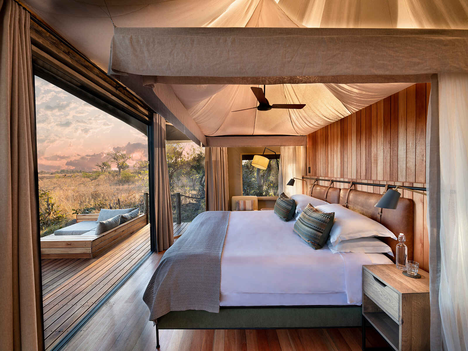 Khwai Lediba: Schlafzimmer und Veranda Khwai Lediba: Schlafzimmer und Veranda