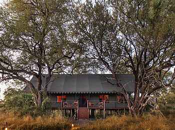 Mbamba: Blick auf das Familienzelt Mbamba: Blick auf das Familienzelt