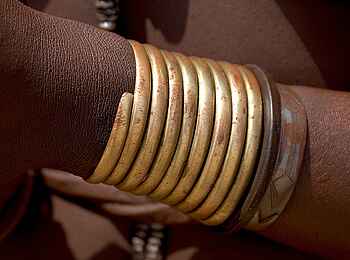 Serra Cafema: Traditionelle Armreifen