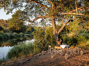 Singita Sweni Lodge: Picknick am Flussufer