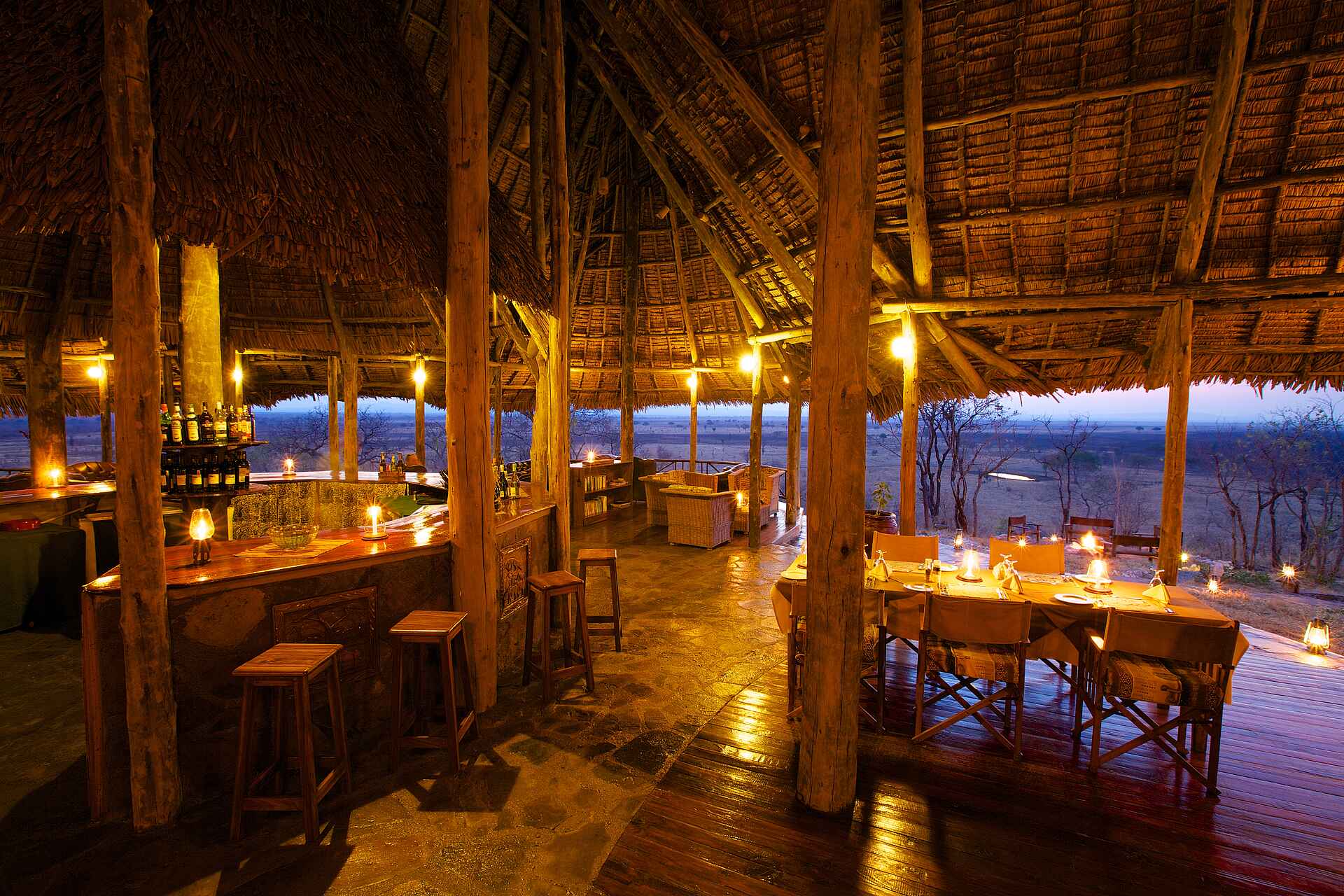 Stanley's Kopje Camp: Speisesaal Foxes Safaris, Mikumi National Park, Mkata River, Mwanamboga Waterhole, Stanley's Kopje Camp, Bar, Hauptgebäude, Lounge, Afrikarma, Afrikarma Safaris, Afrikarma Safaris - Wildnis. Hautnah., Afrikarma.de