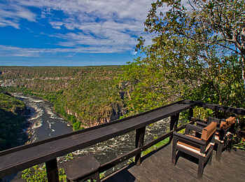 Taita Falcon Lodge: Deck und Batoka-Schlucht Taita Falcon Lodge: Deck und Batoka-Schlucht