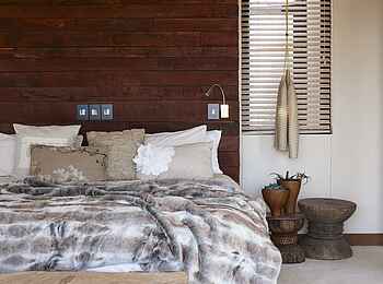 The Olive Exclusive: Erongo - Doppelbett und Gepäckablage