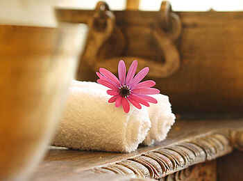 Giraffe Manor: Waschtisch Detail Giraffe Manor: Waschtisch Detail