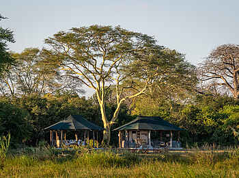 Kuthengo Camp: Morgensonne Kuthengo Camp: Morgensonne