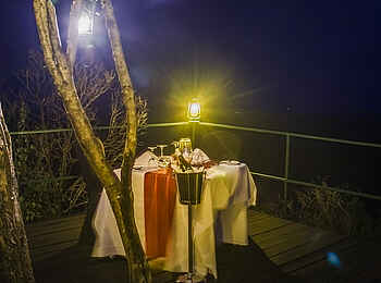 Mara Serena Safari Lodge: Dinner unterm Sternenhimmel Mara Serena Safari Lodge: Dinner unterm Sternenhimmel