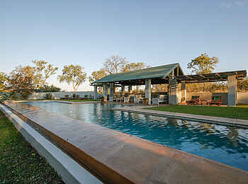 Notten's Bush Camp: Der 20m Pool Notten's Bush Camp: Der 20m Pool