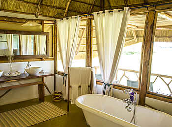 Baker's Lodge: Badezimmer mit Gartenblick Baker's Lodge: Badezimmer mit Gartenblick