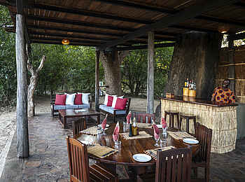 Chikoko Tree Camp: An der Bar Chikoko Tree Camp: An der Bar