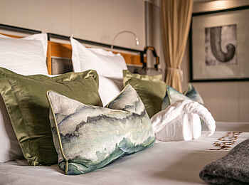 Chobe Water Villas: Bett