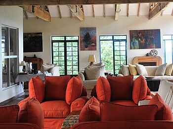 Clouds Mountain Gorilla Lodge: In der Lobby