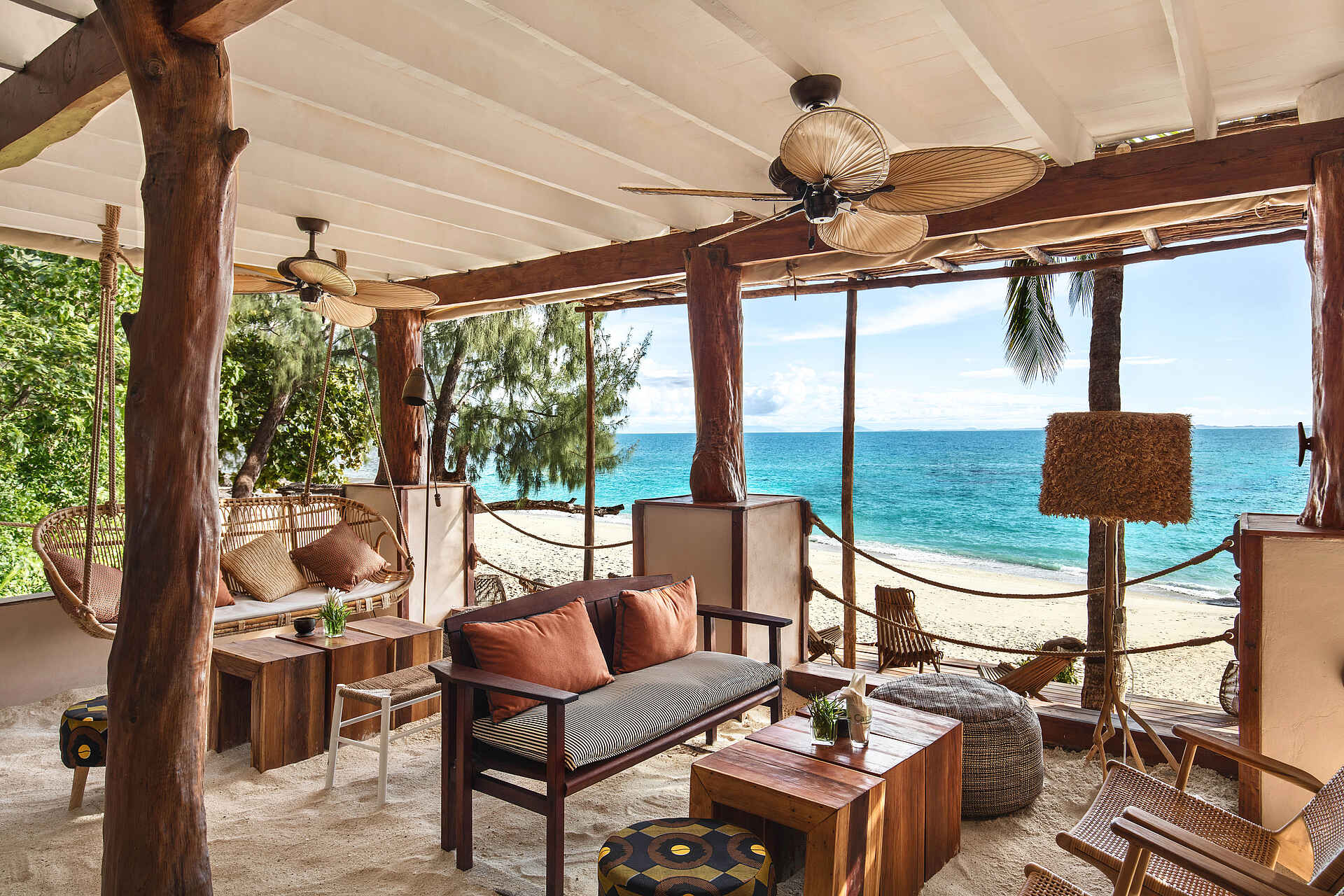 Constance Tsarabanjina: Auf der Terrasse