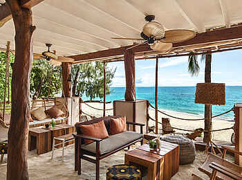 Constance Tsarabanjina: Auf der Terrasse Constance Tsarabanjina: Auf der Terrasse