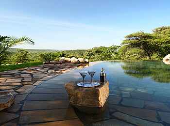 Cottar's 1920s Safari Camp: Cocktail im Pool
