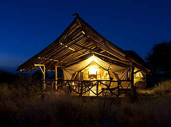 Elerai Camp: Blick auf ein Deluxe Zelt Elerai Camp: Blick auf ein Deluxe Zelt