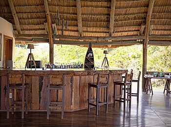 Ila Safari Lodge: Die Bar