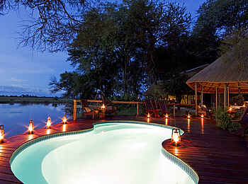 Lagoon Camp: Swimming Pool abends Lagoon Camp: Swimming Pool abends