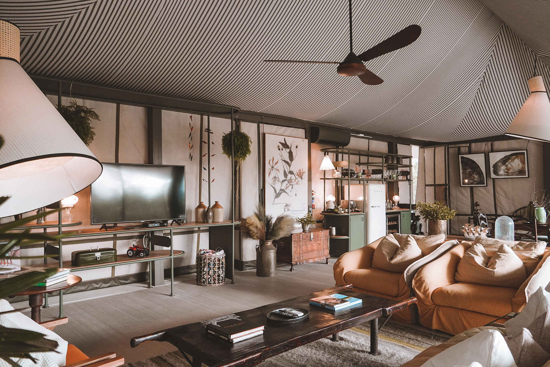 Little Saseka: Gemeinschaftsbereich mit Lounge Little Saseka: Gemeinschaftsbereich mit Lounge