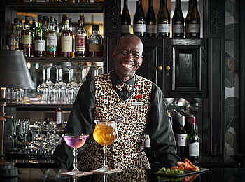 The Twelve Apostles Hotel: Bar Service The Twelve Apostles Hotel: Bar Service