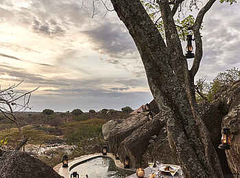 Legendary Mwiba Lodge: Abendessen am Jacuzzi Legendary Mwiba Lodge: Abendessen am Jacuzzi