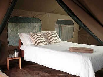 Nkonzi Bush Camp: Doppelbett Nkonzi Bush Camp: Doppelbett