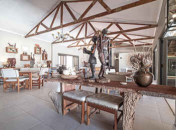 Bagatelle Kalahari Game Ranch: Lounch