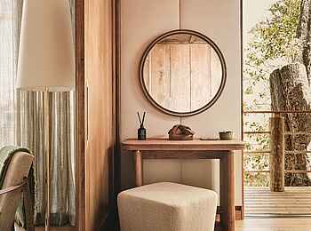 Baines Lodge: Ein dezenter Schminktisch Baines Lodge: Ein dezenter Schminktisch