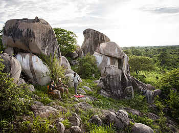 Jabali Ridge Camp: Nach der Regenzeit ein Bush Picknick im Grünen Jabali Ridge Camp: Nach der Regenzeit ein Bush Picknick im Grünen
