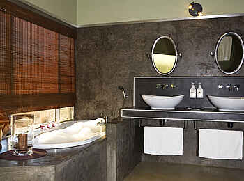 Okonjima Bush Camp: Luxusbadezimmer