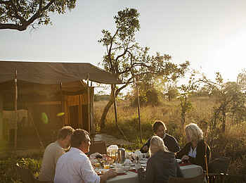 Serengeti Safari Camp: Frühstückstisch