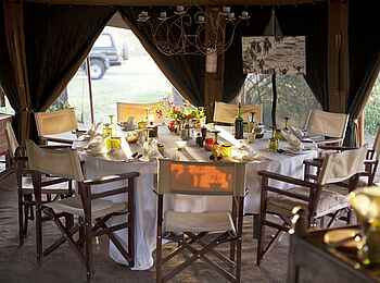 Serian's Serengeti South Camp: Beim Dinner