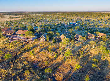 Deka Camp: Morgensonne über dem Camp Deka Camp: Morgensonne über dem Camp