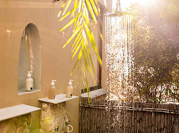 Azura Benguerra Island Retreat: Beach Villa Dusche