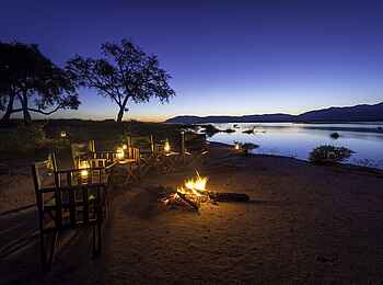 John's Camp: Nachthimmel und Lagerfeuer