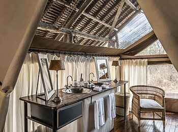 Laba Jongomero Camp: Badezimmer